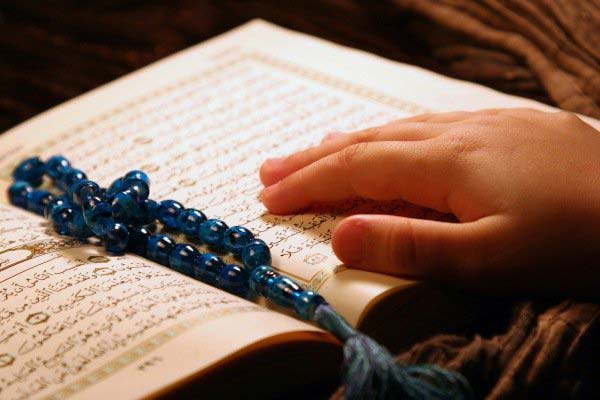 فواید حفظ قرآن و آثار آن